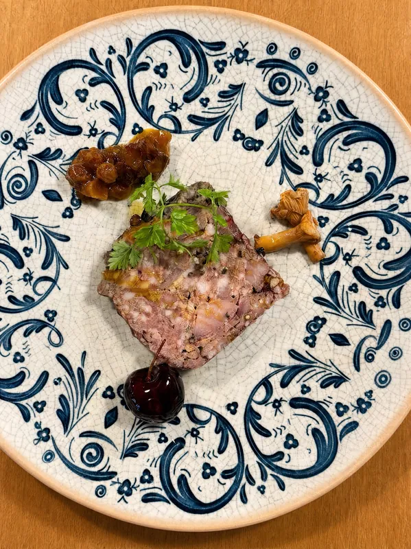 Terrine maison, condiment et cerise