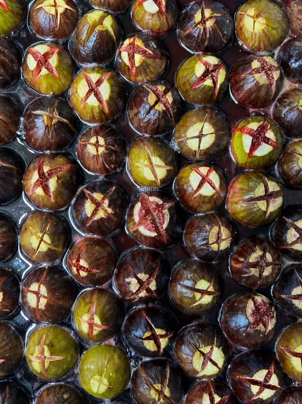 Figues fraîches préparées en cuisine