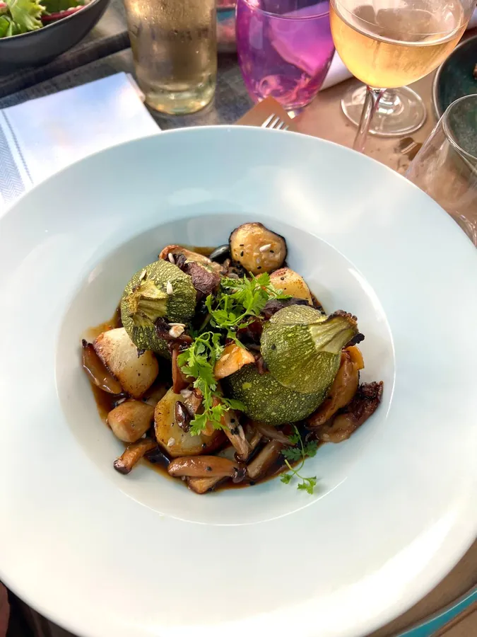 Légumes rôtis et courgette farcie