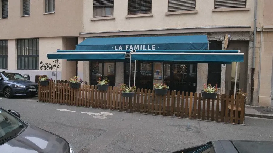 La façade et le store bleu, rue Duviard
