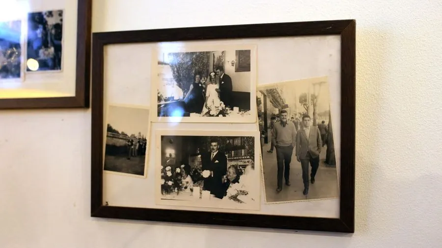 Cadre de photos de famille en noir et blanc